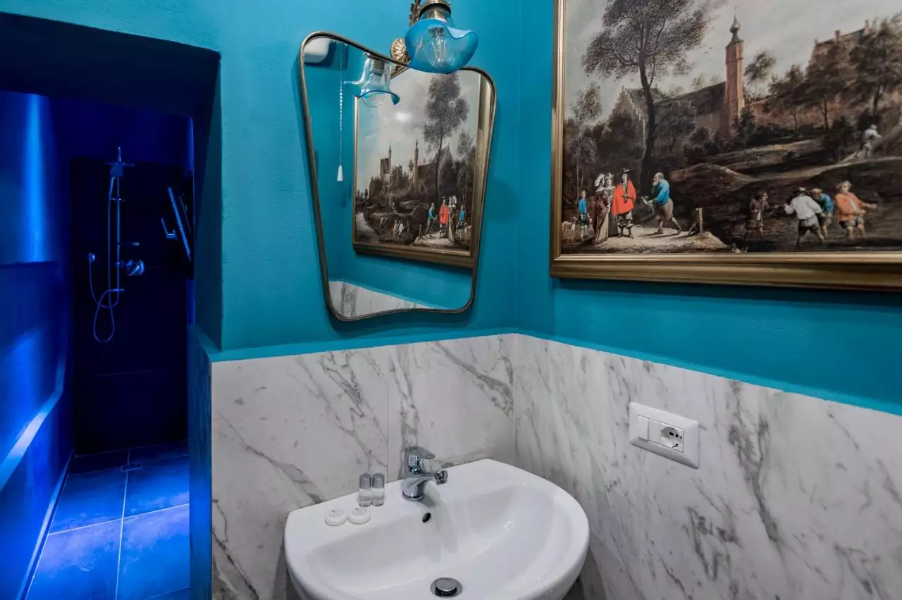 Apartment 801 bathroom