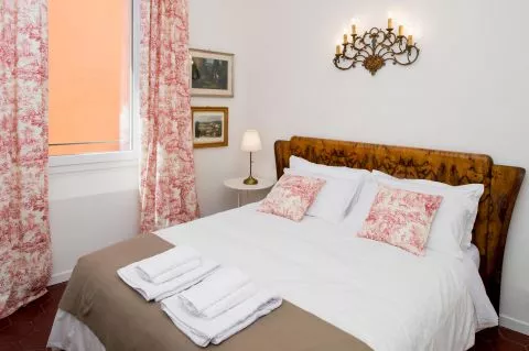 Apartment 806 bed